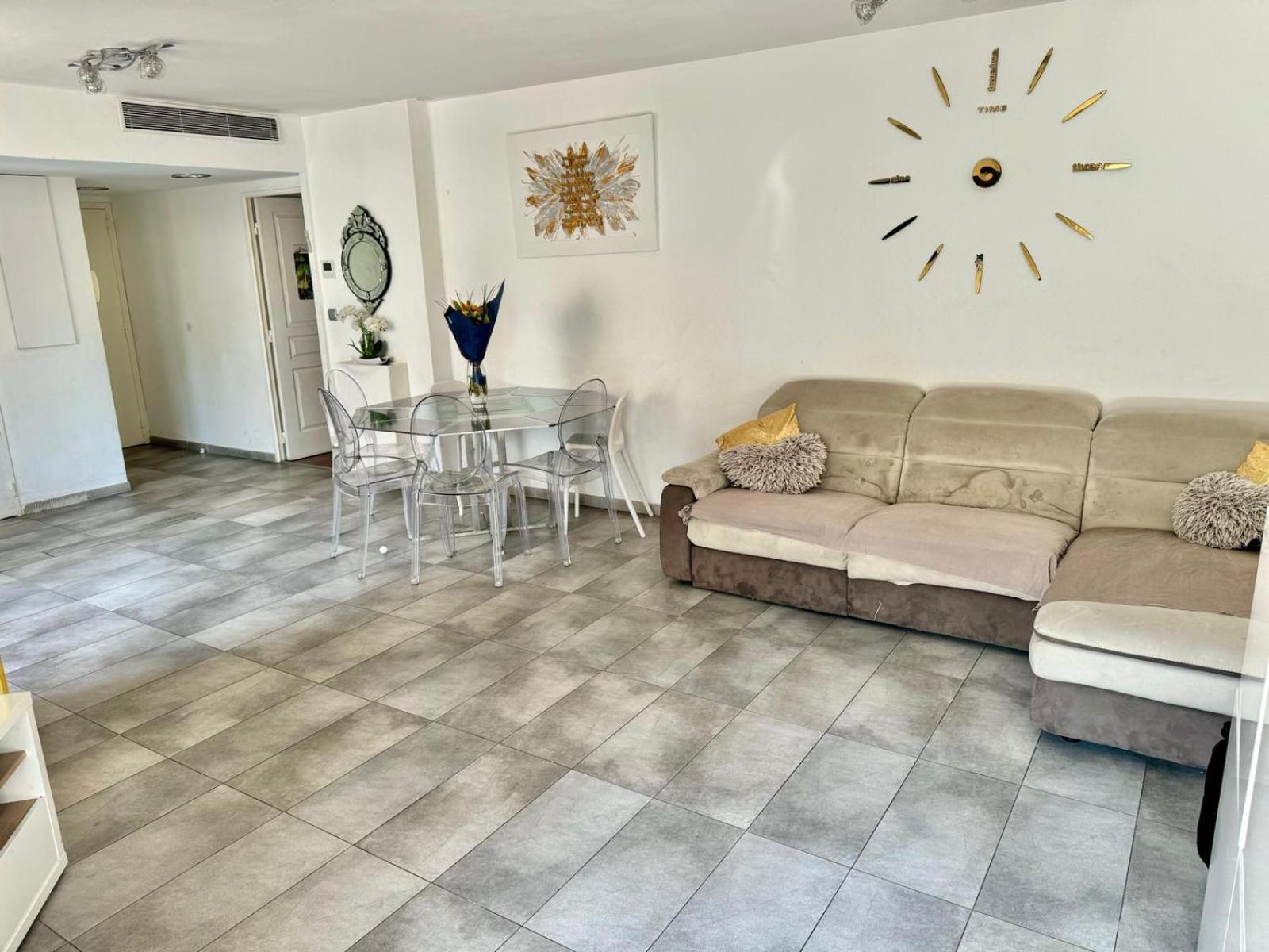 Apartment T4 Coeur St-giniez Et Parking En Ss-sol *